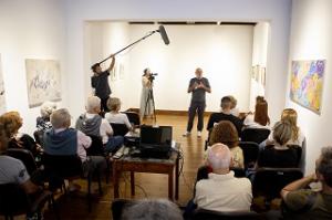 Proyección de película en el Museo López Claro